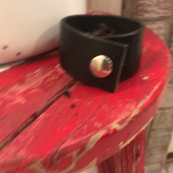 Leather Rhinestone cuff. - Picture 4 of 4